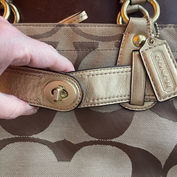 Coach - Picture 3 of 8